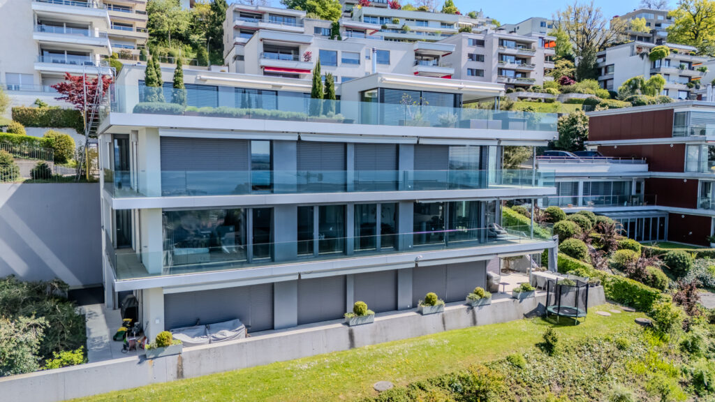 Drohnenaufnahme einer Liegenschaft in Zug